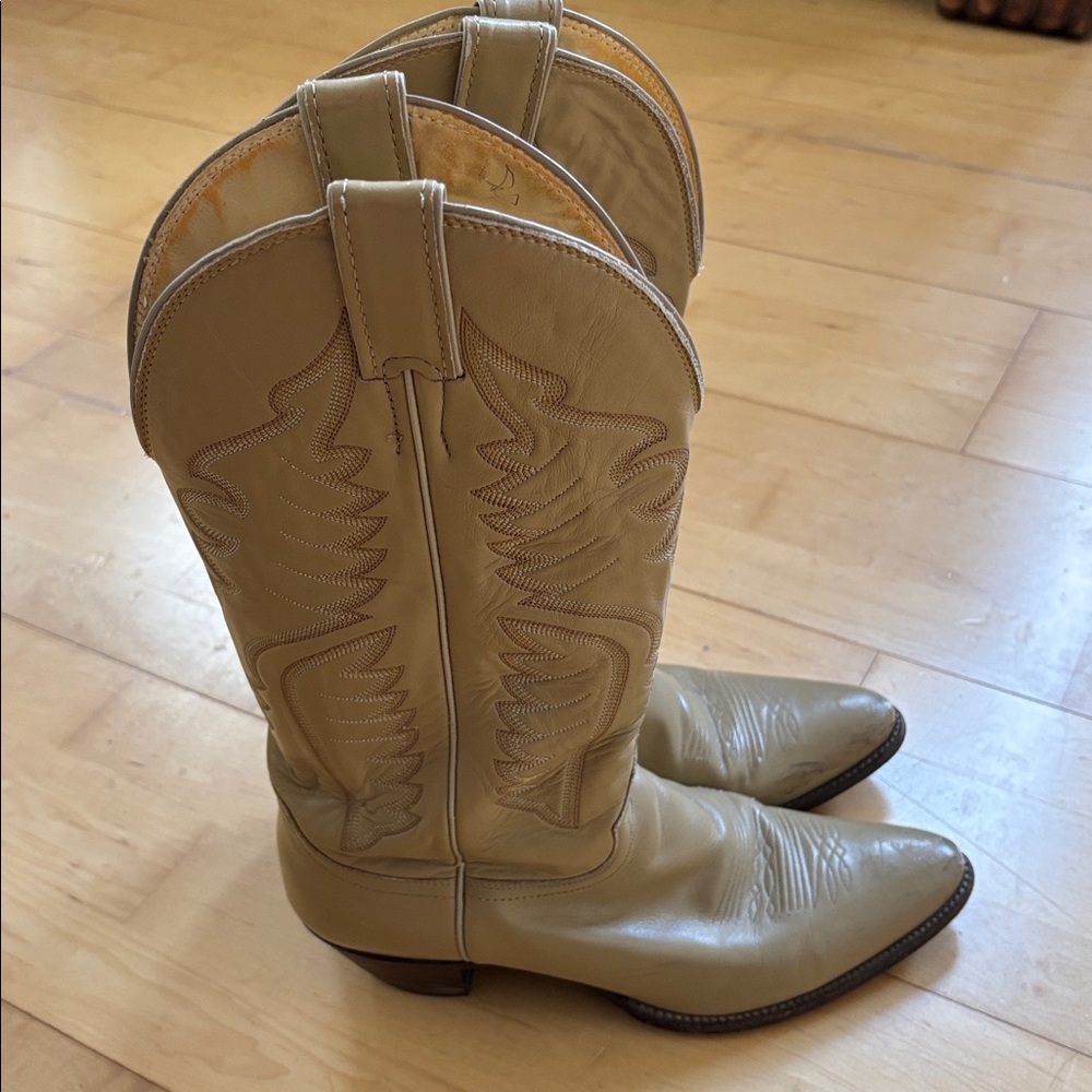 Justin Boots Tan Heeled Boots - Picture 2 of 6